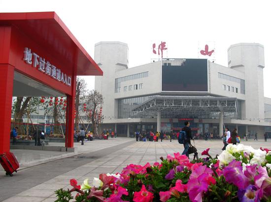 佛山火车站春运首列始发临客列车安全抵达