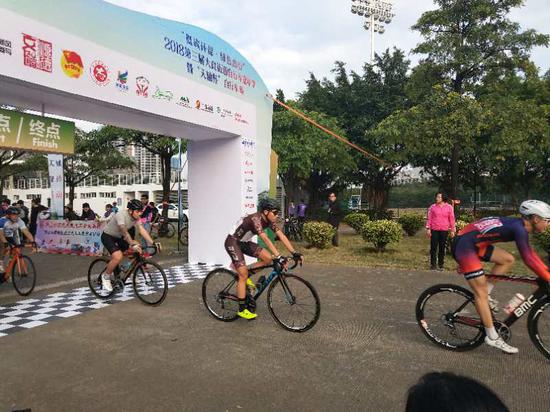 顺德大良举行自行车嘉年华活动 近600人参加骑游