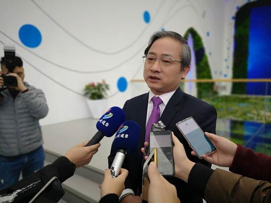 三水区区长胡学骏接受采访