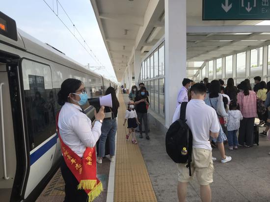 五一当天湛江西站迎来过万到达客流