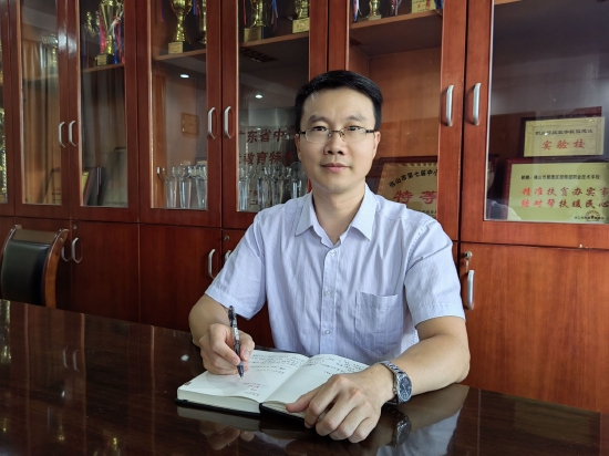 访谈留影(受访者供图)