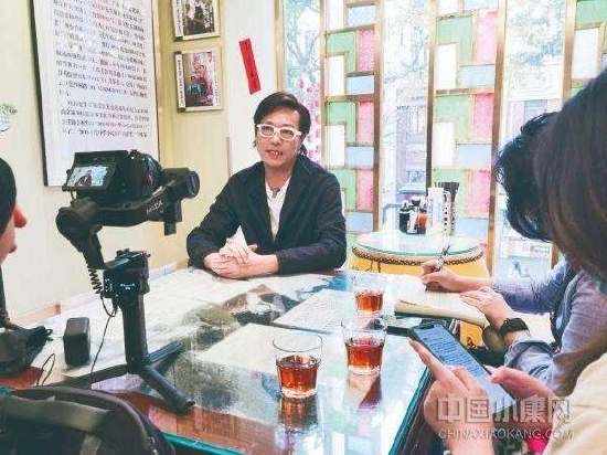 庄臣接受媒体采访