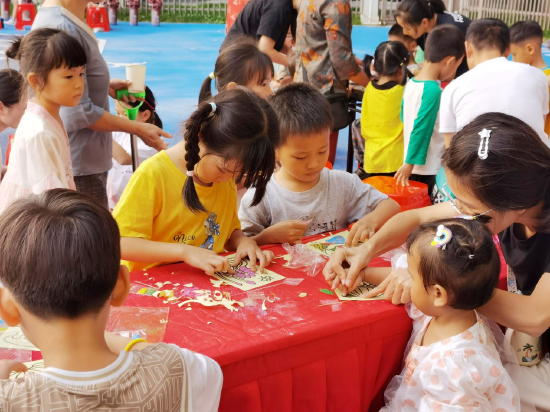 佛山万科朗润园举办朴里亲子游园会