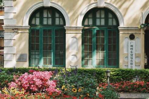 春天的沙面岛是翠绿色的