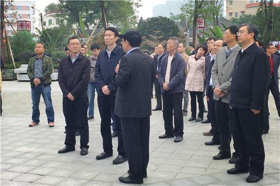 市委书记刘悦伦,市长鲁毅率领约70人队伍赴五区对38个项目进行现场