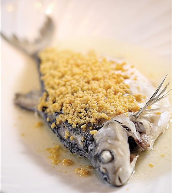 当桃花谢了春红,便是鳊鱼最为肥美的时候,诗人徐鹄庭就曾经说过"鳊鱼