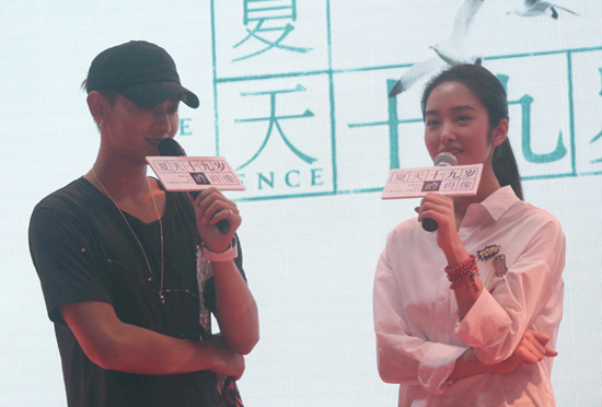 黄子韬杨采钰互赞演技