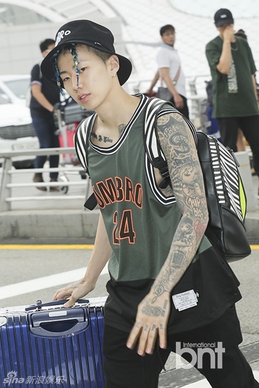 韩星朴宰范嘻哈露花臂麻花辫刘海酷炫