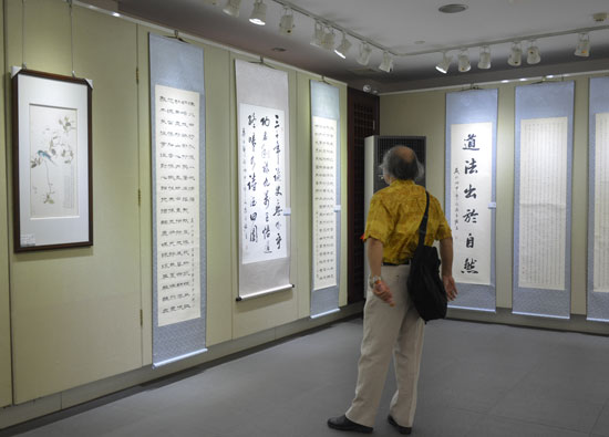 马金铭书法作品展岭南会展览馆开幕图