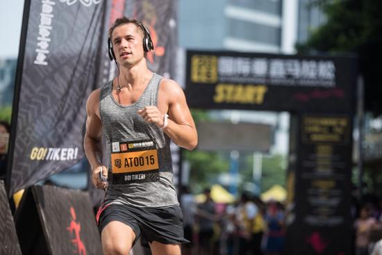 国际垂直马拉松系列赛vt101维多利广场站开跑