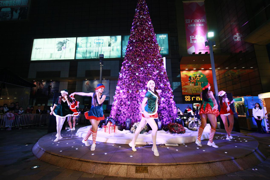 圣诞女郎舞蹈表演