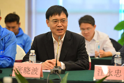 广州市政府副秘书长张晓波接受媒体采访