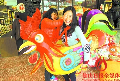 佛山市民间艺术研究社制作彩灯为春节增添喜庆色彩