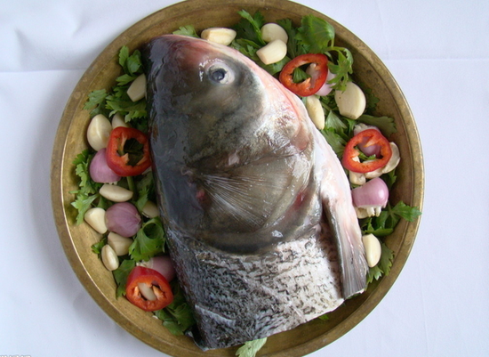 多吃鱼头有利于补充蛋白质教你两种鱼头的简单吃法