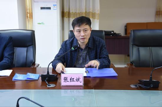 市旅游局副局长张红斌发表讲话