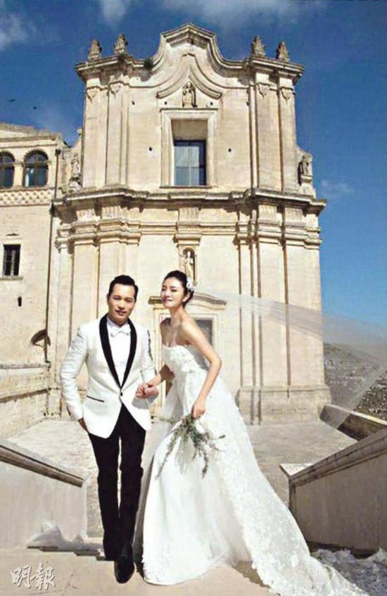 36岁的台湾女星安以轩,于3月中公告与拥百亿身家的澳门富商陈荣炼结婚