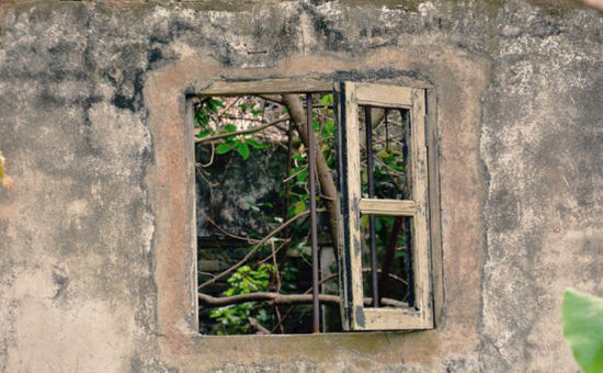 破旧的窗,承载了太多守候的目光! 文:邵玉云 图:刘奕波 摄