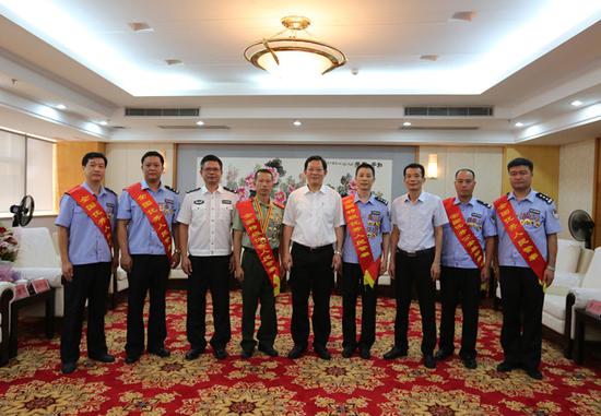 湛江市委书记郑人豪率队到市公安局调研