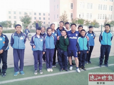 佛山西樵高中教师冼志赛千里援疆 成伽师县十佳校长