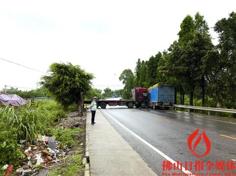 佛山三水一拖挂车与厢式货车相撞 事故造成一人死亡