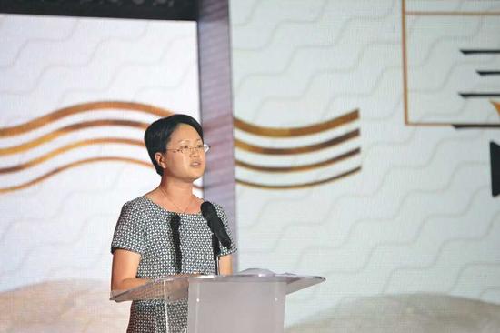 里水镇镇长谭艳玲致辞