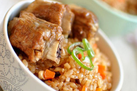 丝苗米制作成的煲仔饭 推荐豉椒排骨焗饭