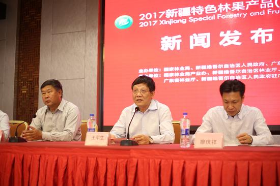 新疆维吾尔自治区人民政府副秘书长王平生