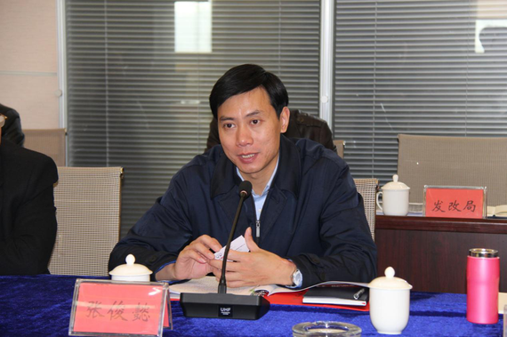 广汉市委书记张俊懿为考察团一行详细介绍了广汉市提供的优秀政策和