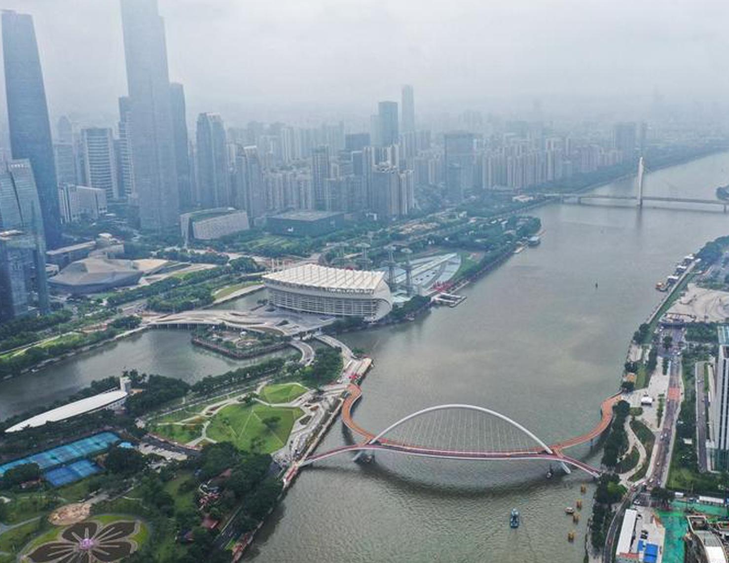 广州首座跨江人行天桥开通