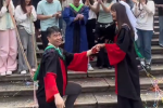 华农毕业典礼见证浪漫求婚