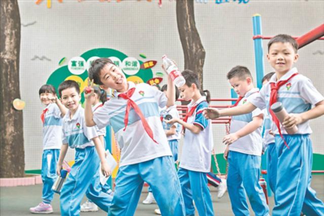 阳光下健康快乐,充满活力的青少年(图文无关).广报全媒体记者陈忧子摄