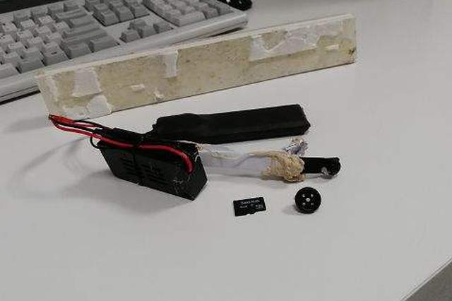 深圳优衣库试衣间现针孔摄像头当事人扯下来还在拍