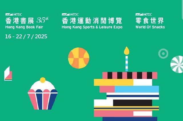 作家“三生三笑”（左）与《亚洲周刊》总编辑邱立本对谈。