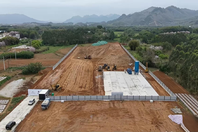 图为黄茅峡水库工程开工现场