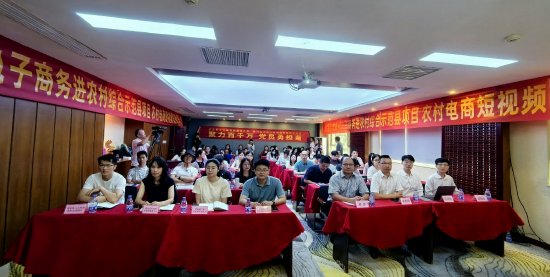 党员助力“百千万高质量发展工程”,开展农村电商直播培训