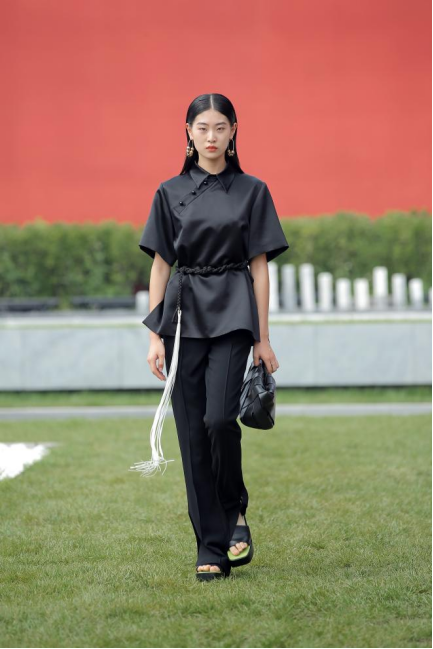 zhoumi2022年春夏新品发布会闪耀中国国际时装周