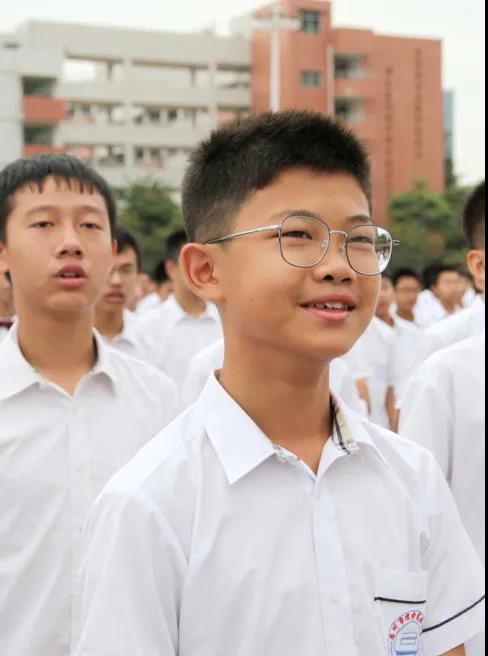 震撼表白 惠州综合高中举行"向国旗敬礼"活动_新浪广东_新浪网