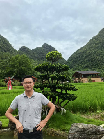 夏荣群