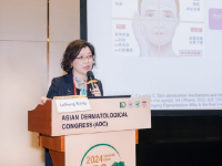 项蕾红教授作《亚洲人群皮肤衰老机制与评价》报告