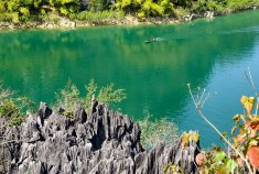领略浩坤湖的湖光山色、奇峰倒影