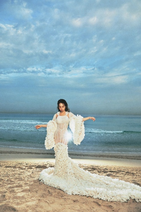 蔡依林在海浪声里享受与海共生的松弛时刻