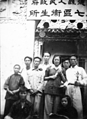 1953年,龙江医院成立之初,名为“顺德区第七区卫生所”,图为当时工作人员合照。