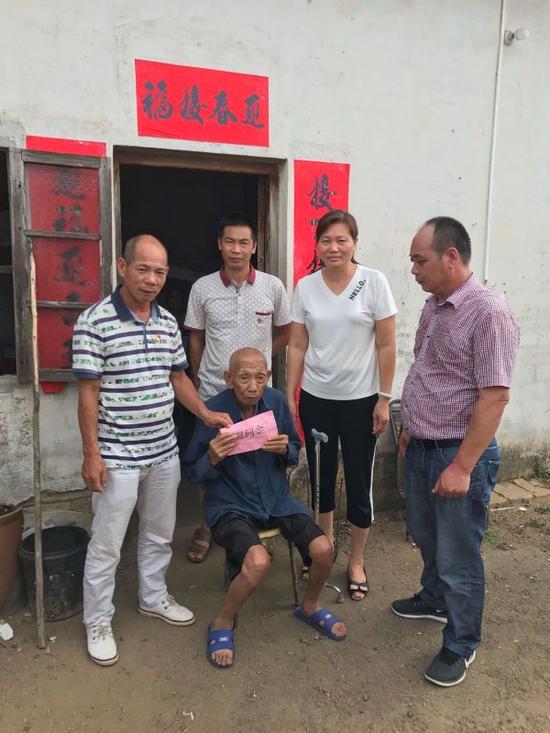 遂溪县杨柑镇新埠村开展建党98周年主题党日活动