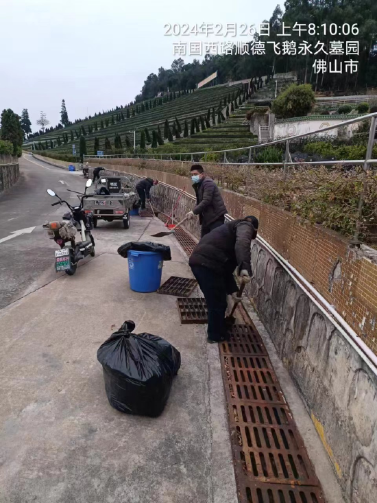 飞鹅墓园提前开展对墓区各个位置的清洁