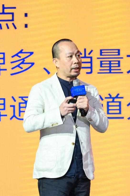 ▲陈与陈定位设计公司董事长、艺术指导陈国进