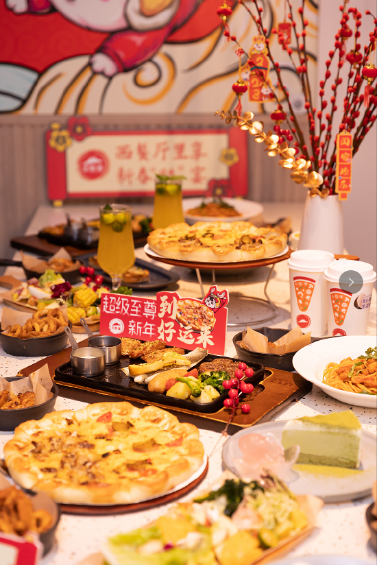 西餐厅里享新春“胜”宴