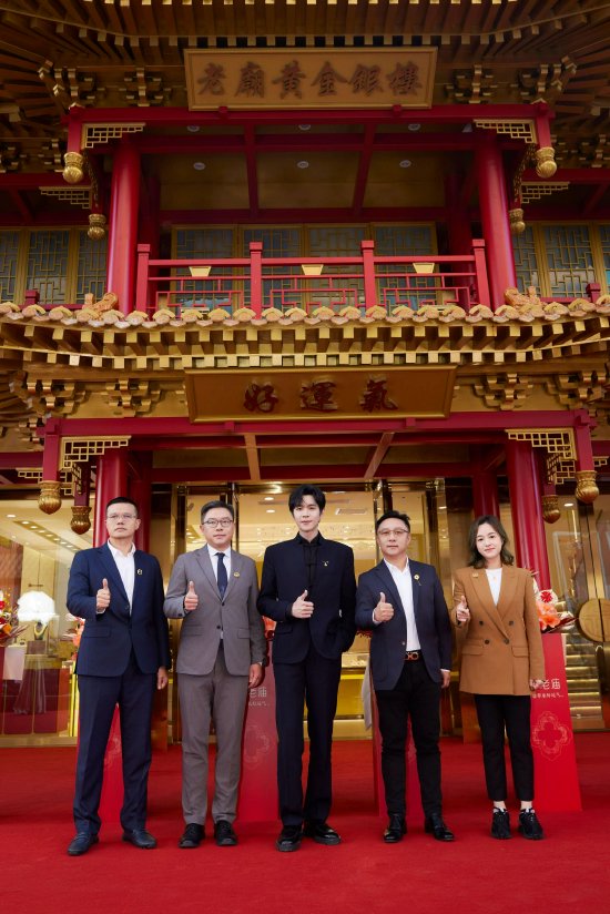 老庙古韵品牌代言人张若昀亮相老庙长春文化旗舰店