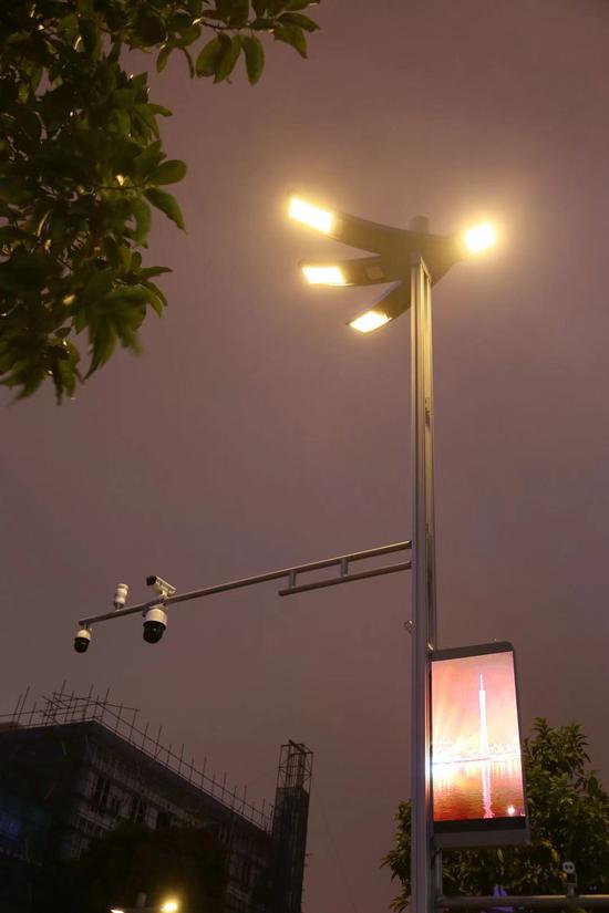 广州全国首创智慧路灯与大功率直流充电桩集成充电十分钟畅跑百公里