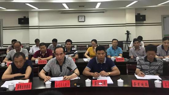 张若群主持召开饶平县安全生产月工作例会