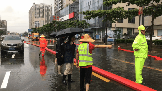 市城综局领导前往一线指导工作